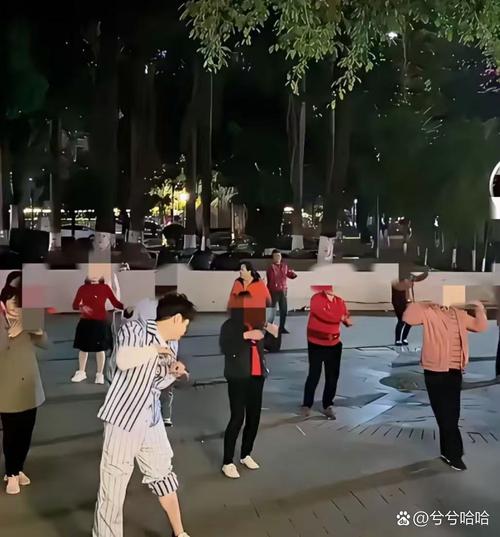 当小区广场舞队进军元宇宙（居民小区跳广场舞）