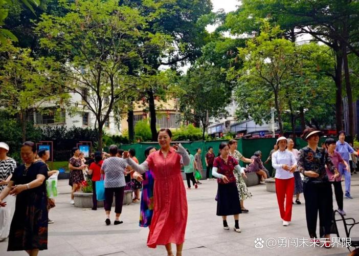 当小区广场舞队进军元宇宙（居民小区跳广场舞）